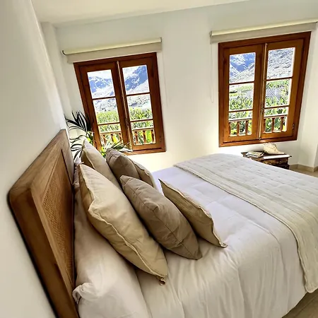 Casa Con Gran Terraza Y Vistas *