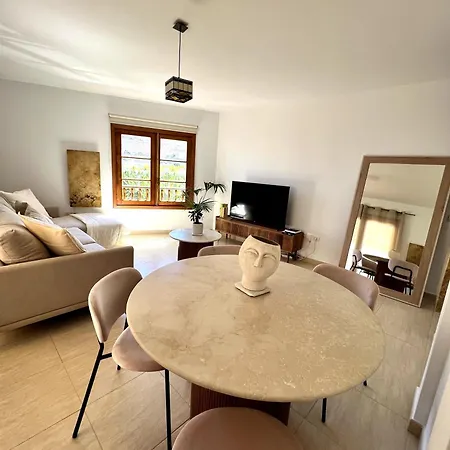 Casa Con Gran Terraza Y Vistas *