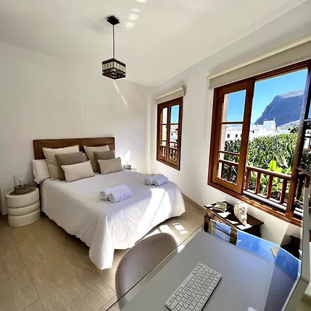 Casa Con Gran Terraza Y Vistas *